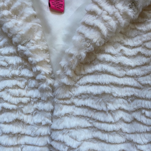 Betsy Johnson Faux Fur Vest - Picture 4 of 5